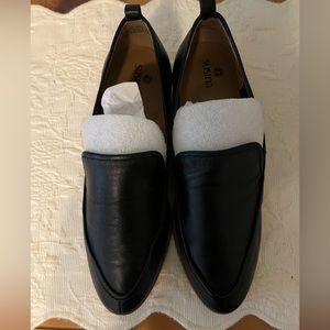 SUSINA Kellen almond toe black flats. Excellent condition. Size 7M.